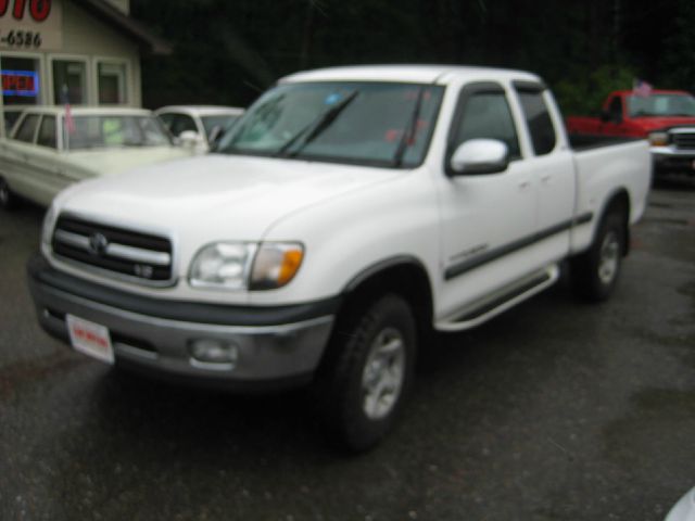 Toyota Tundra Lariat Supercrew 4WD Pickup Truck