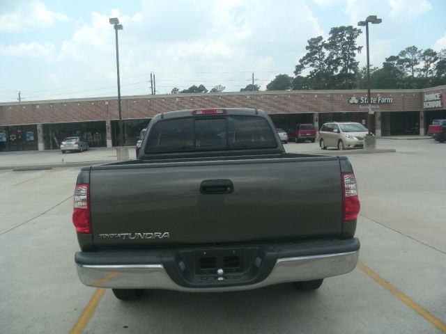 Toyota Tundra 2500 HD SLT Pickup Truck