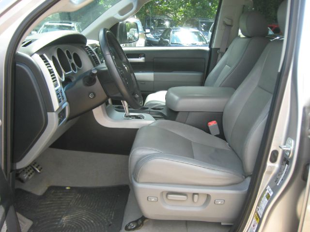 Toyota Tundra 5dr Wgn Pickup Truck