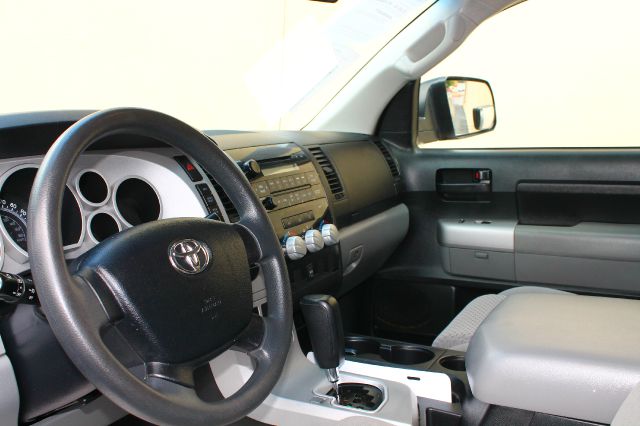 Toyota Tundra 2004 Rtible LXi Pickup Truck