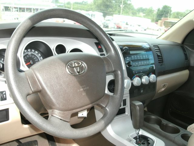 Toyota Tundra 2004 Rtible LXi Pickup Truck