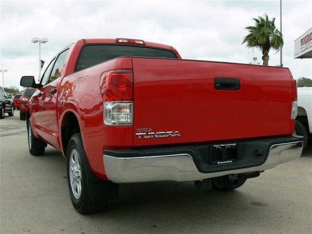 Toyota Tundra 2010 photo 2