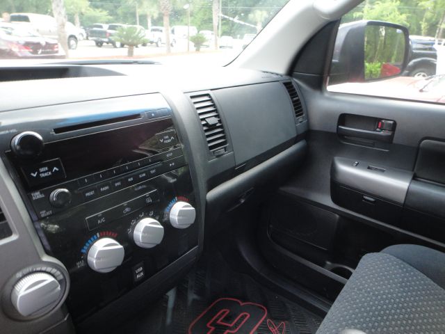 Toyota Tundra 2010 photo 8