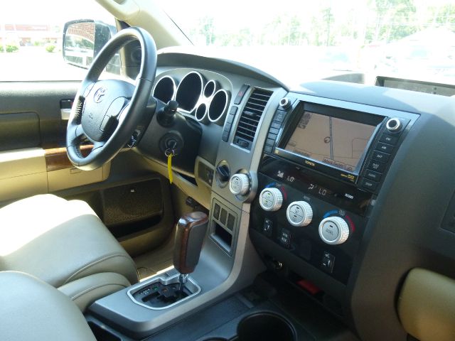 Toyota Tundra 2010 photo 45