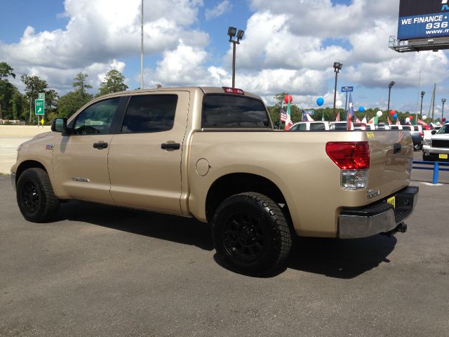 Toyota Tundra 2010 photo 1