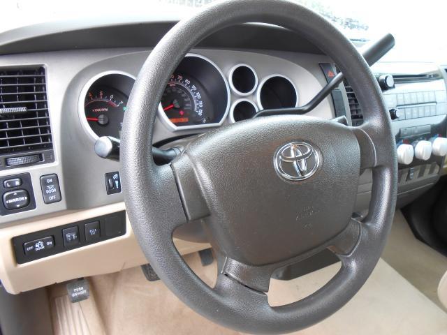 Toyota Tundra 2010 photo 2