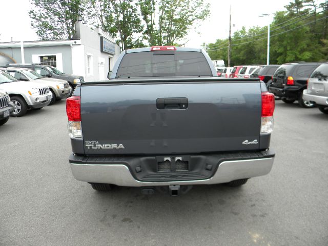 Toyota Tundra 2010 photo 2