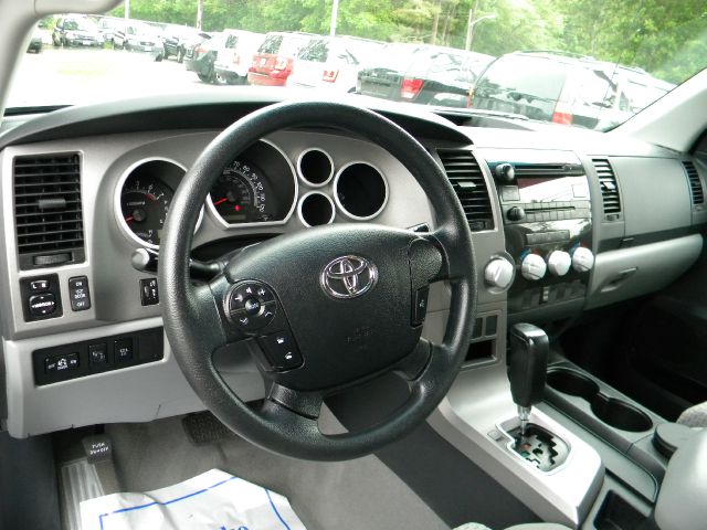 Toyota Tundra 2010 photo 7