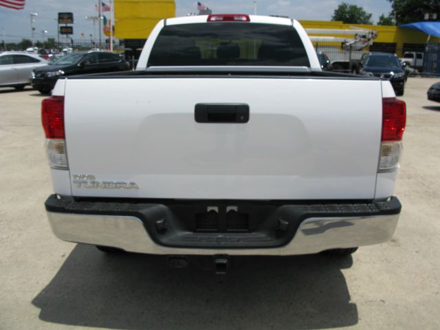 Toyota Tundra 2010 photo 1