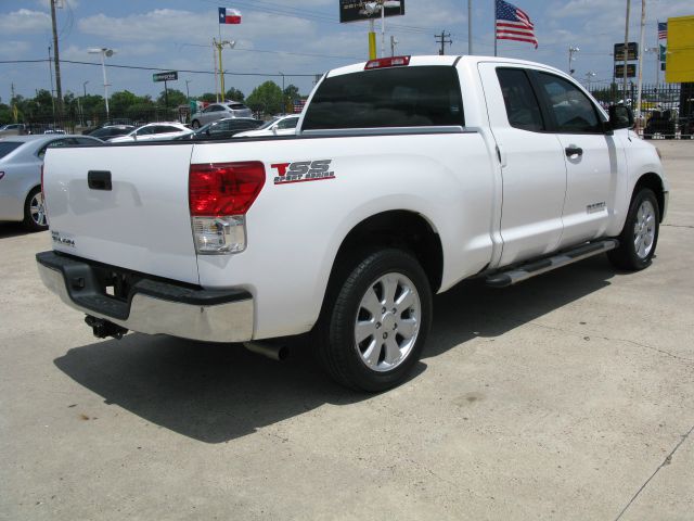 Toyota Tundra 2010 photo 2