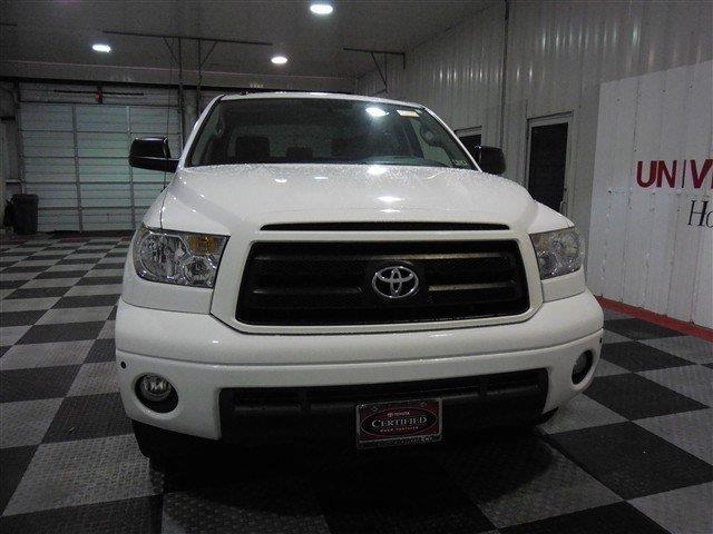 Toyota Tundra 2010 photo 2