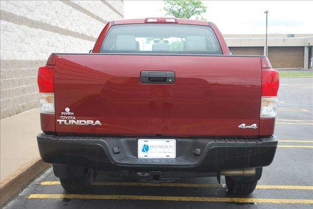 Toyota Tundra 4WD Crew Cab SLE Z71 Pickup Truck