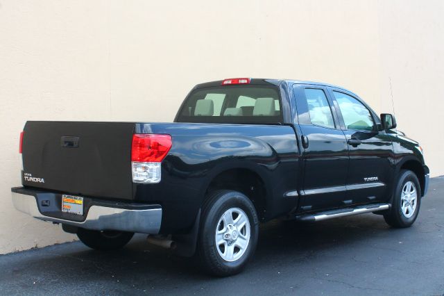 Toyota Tundra 2010 photo 2