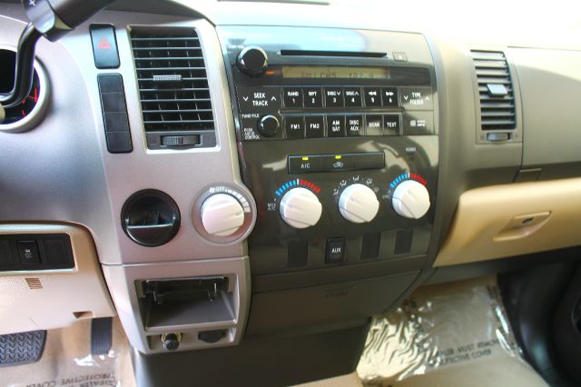 Toyota Tundra 2010 photo 7