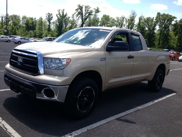 Toyota Tundra 2010 photo 2