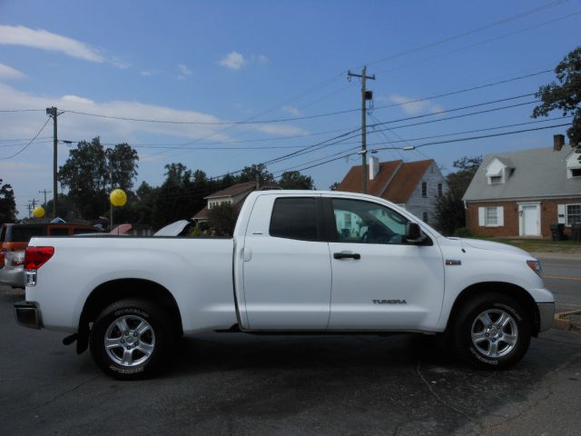 Toyota Tundra 2010 photo 2