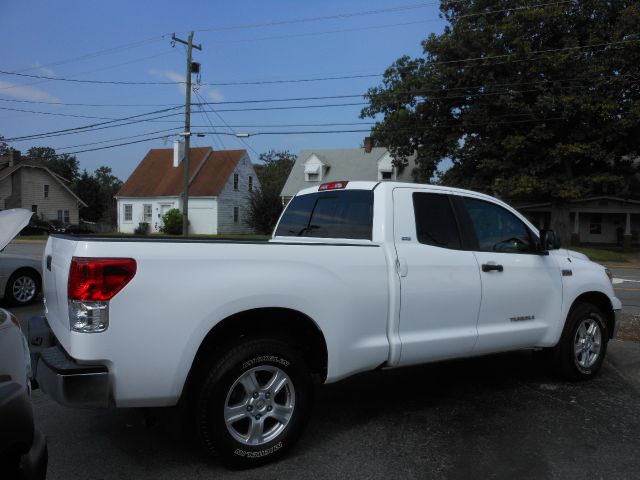 Toyota Tundra 2010 photo 3