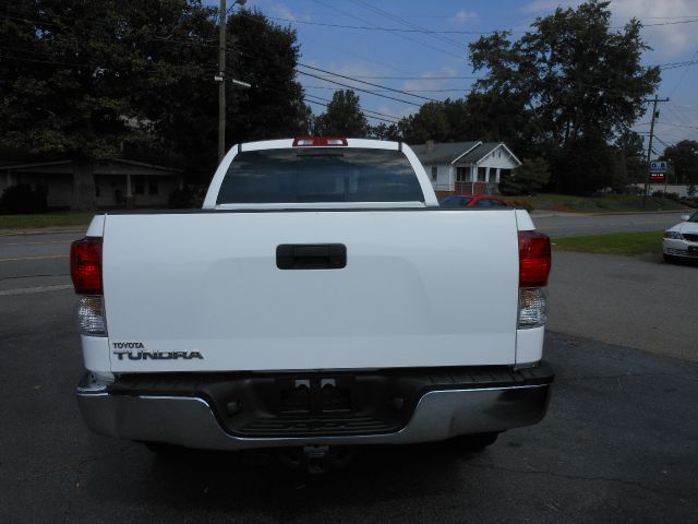 Toyota Tundra 2010 photo 4