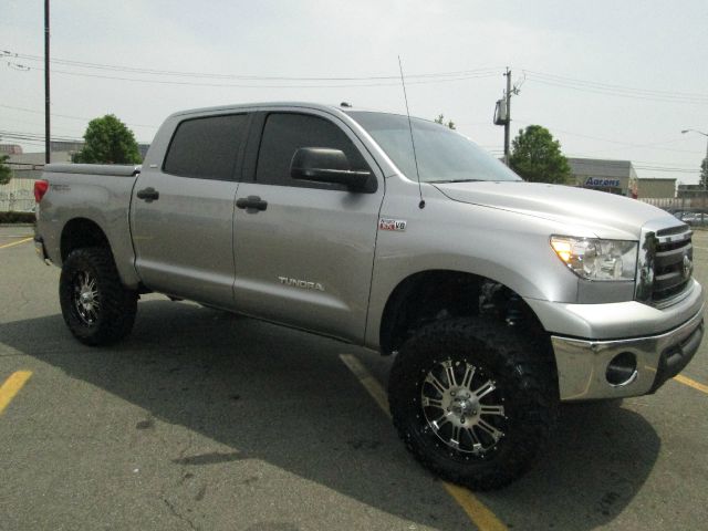 Toyota Tundra 2010 photo 1