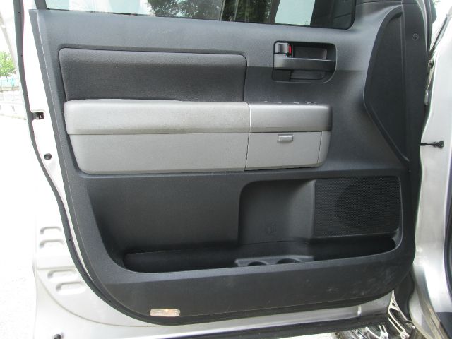 Toyota Tundra 2010 photo 2