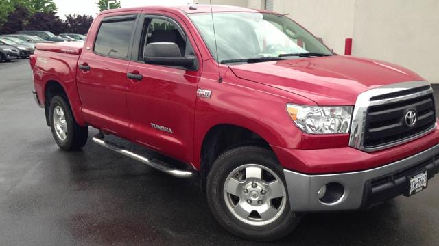 Toyota Tundra 4WD Crew Cab SLE Z71 Pickup Truck