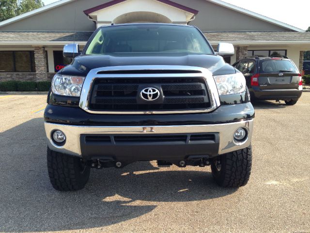 Toyota Tundra 2011 photo 2