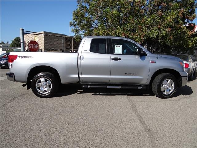 Toyota Tundra 2011 photo 2