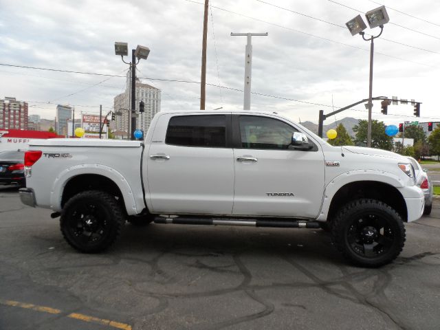 Toyota Tundra 2011 photo 2