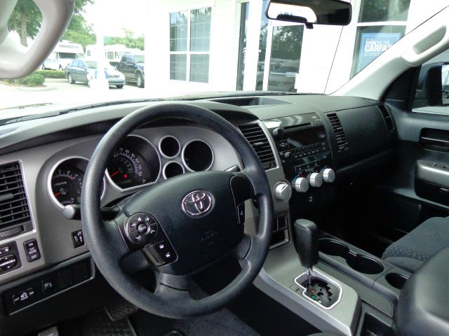 Toyota Tundra 2011 photo 2