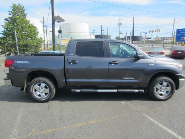 Toyota Tundra 2011 photo 1