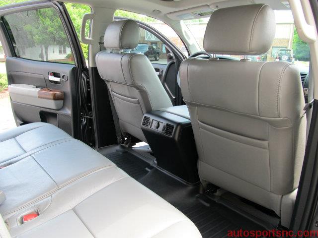 Toyota Tundra 2011 photo 10