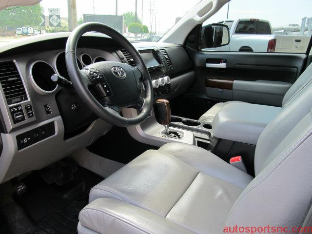 Toyota Tundra 2011 photo 17