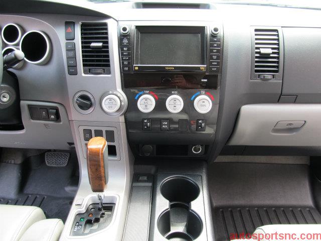 Toyota Tundra 2011 photo 2