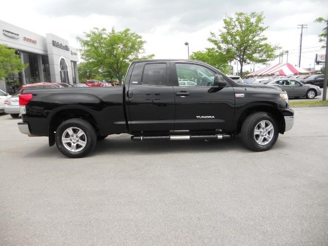 Toyota Tundra 2011 photo 10