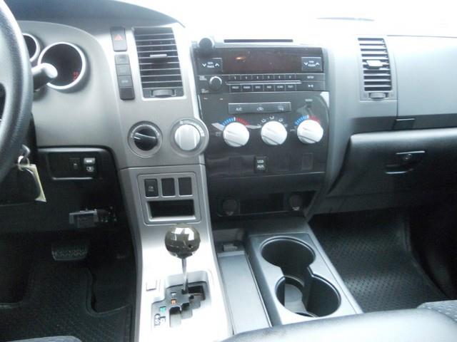 Toyota Tundra 2011 photo 2