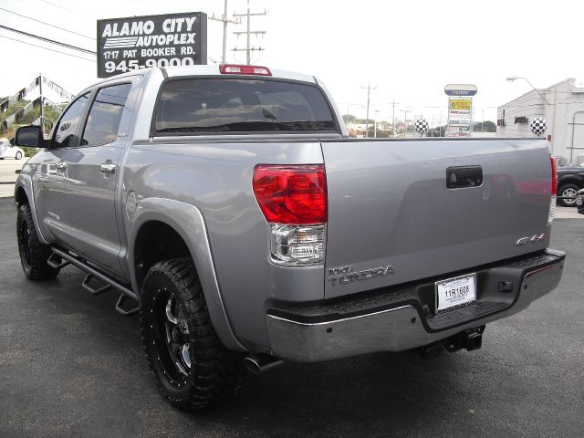 Toyota Tundra 2011 photo 2