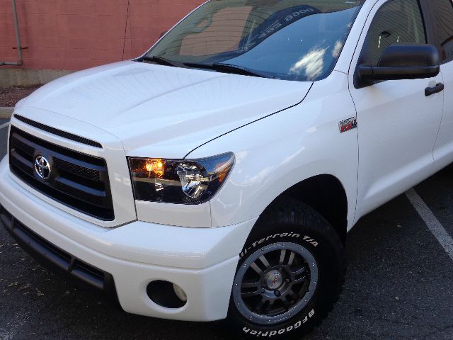 Toyota Tundra 2012 photo 2