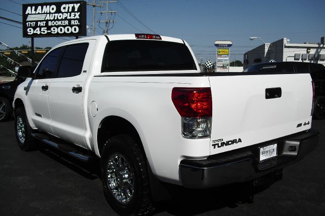 Toyota Tundra III 5D Hatchback Pickup Truck