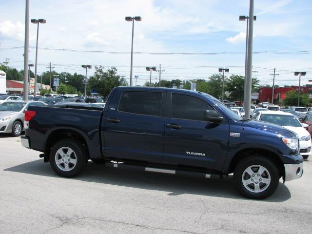 Toyota Tundra 4WD Crew Cab SLE Z71 Pickup Truck