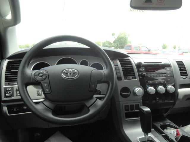 Toyota Tundra 2013 photo 2