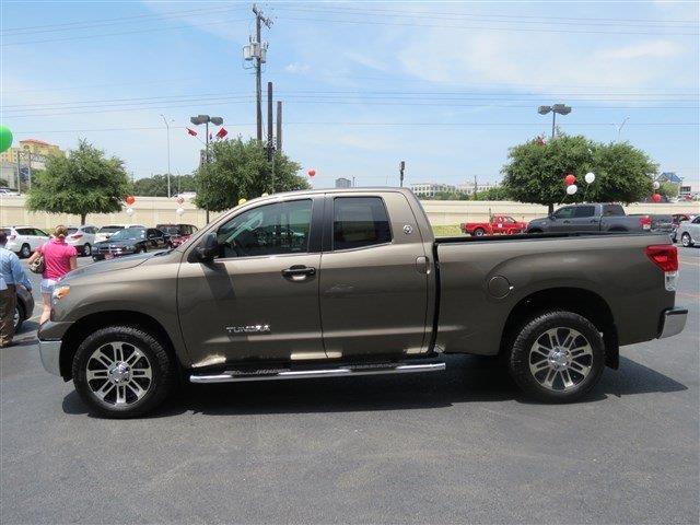 Toyota Tundra 2013 photo 2