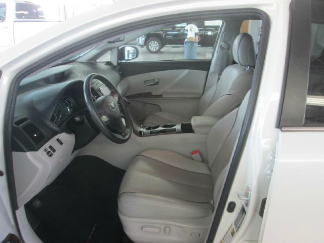 Toyota Venza 2010 photo 2