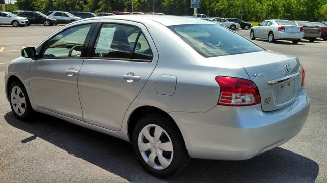 Toyota Yaris 3.5tl W/tech Pkg Sedan