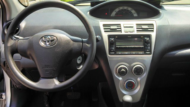 Toyota Yaris 2007 photo 2