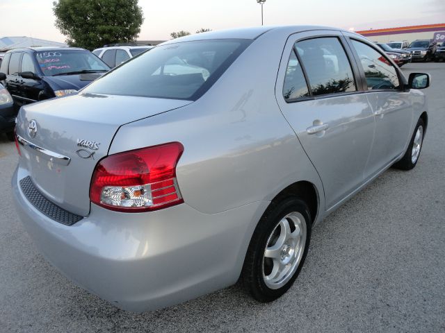 Toyota Yaris 3.5tl W/tech Pkg Sedan