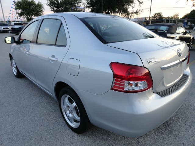 Toyota Yaris 2007 photo 2