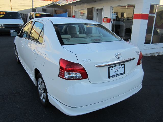 Toyota Yaris 2007 photo 2