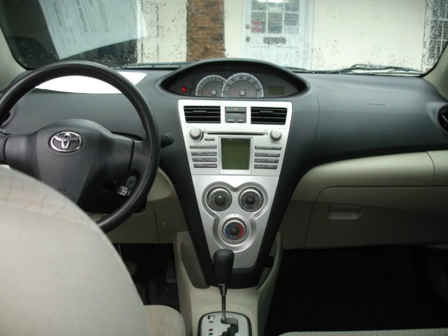 Toyota Yaris 2007 photo 0