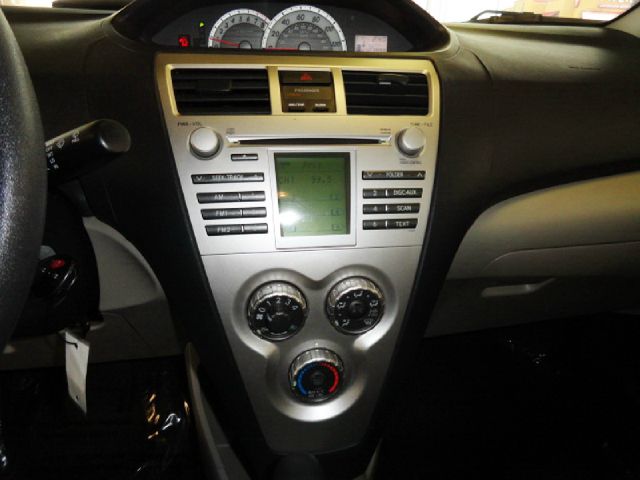 Toyota Yaris 2007 photo 3