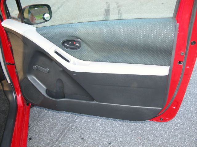 Toyota Yaris 2007 photo 2